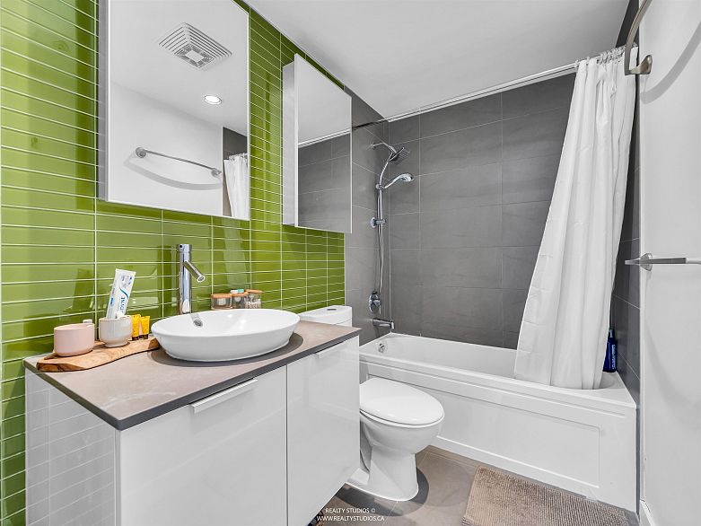 908 128 W Cordova Street