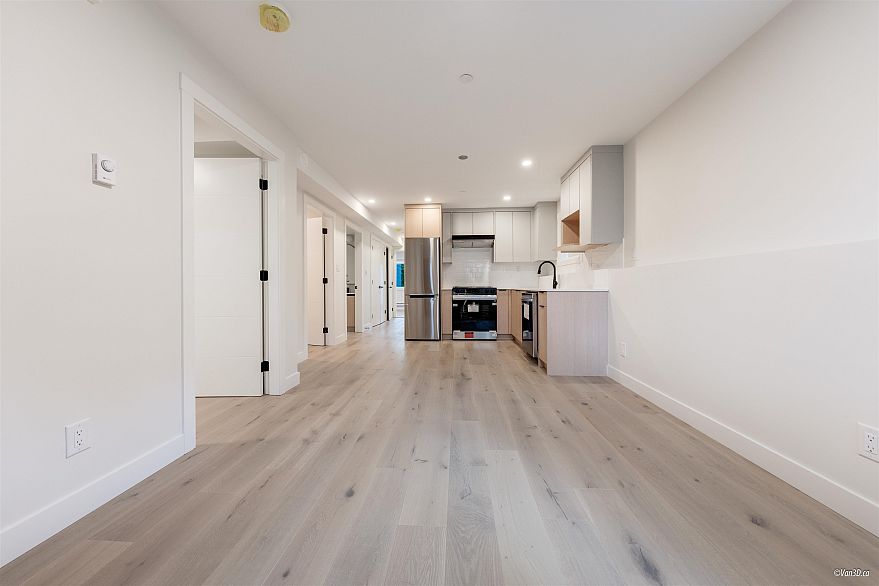 101 5092 Slocan Street