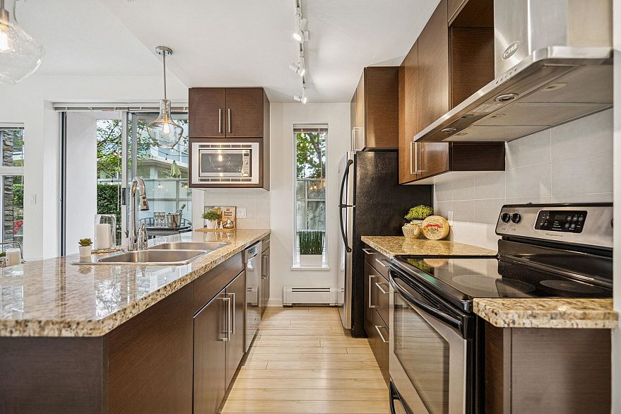 239 188 Keefer Place