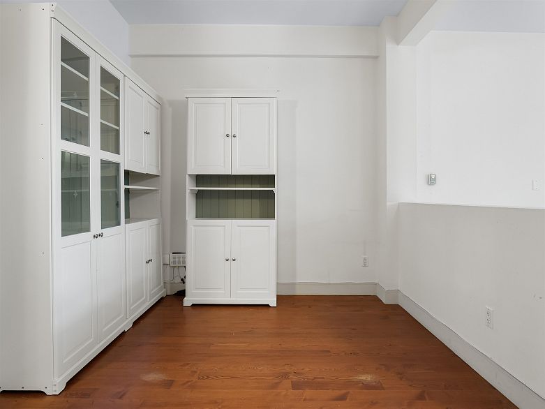 110 8988 Hudson Street