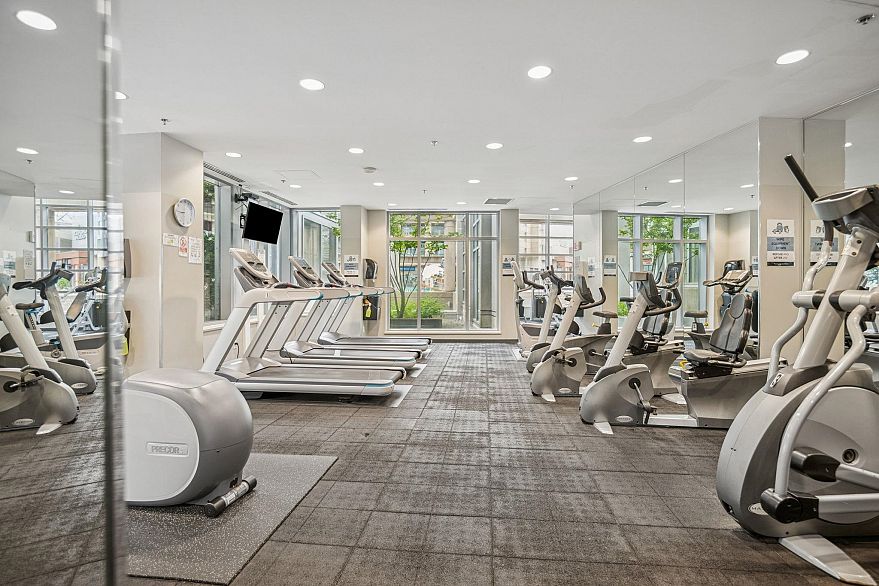 239 188 Keefer Place