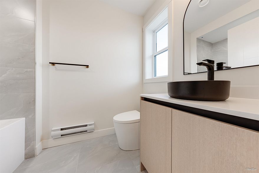 202 5092 Slocan Street