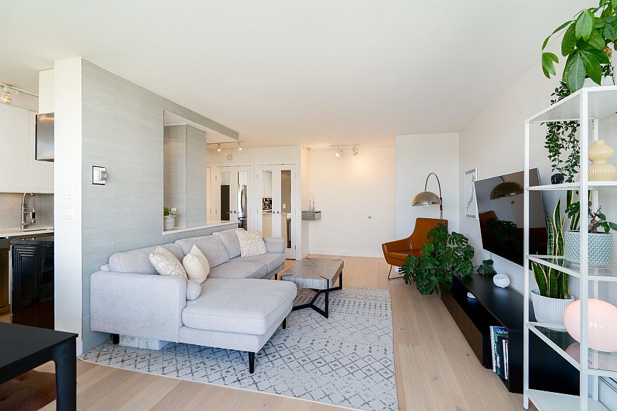 304 2370 W 2nd Avenue