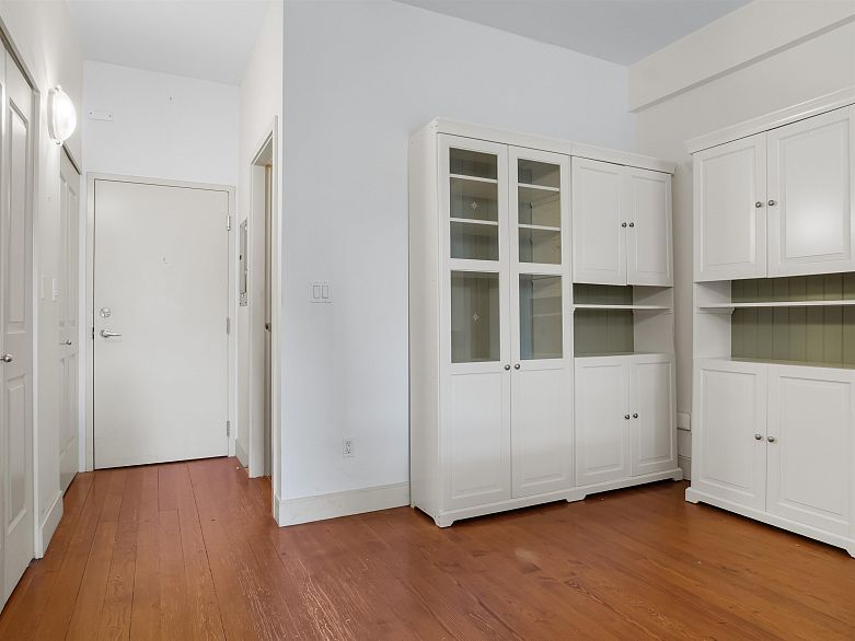 110 8988 Hudson Street