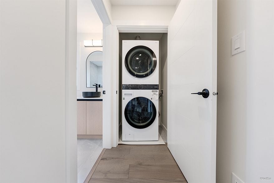 202 5092 Slocan Street