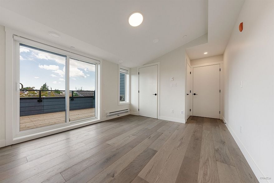 202 5092 Slocan Street