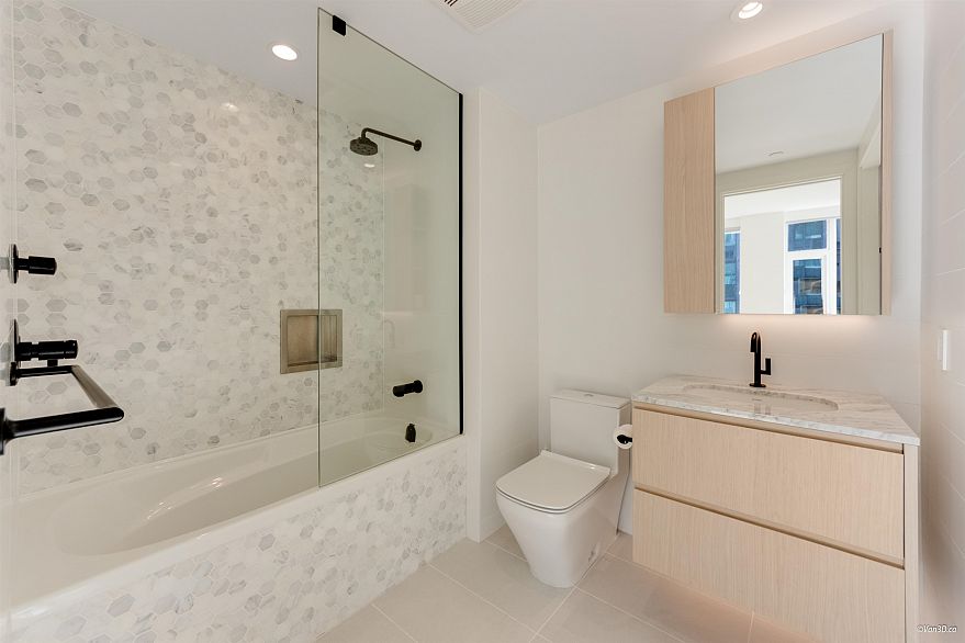 1604 1180 Broughton Street