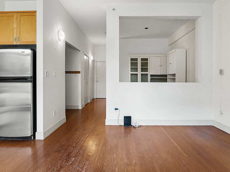 110 8988 Hudson Street