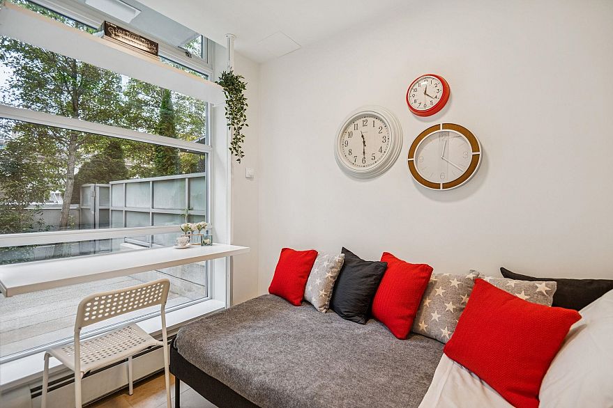 239 188 Keefer Place