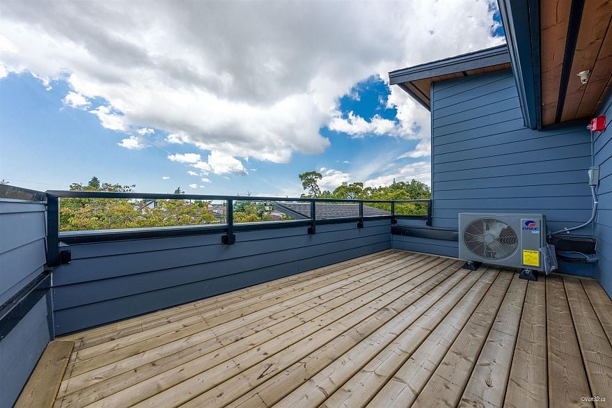 202 5092 Slocan Street