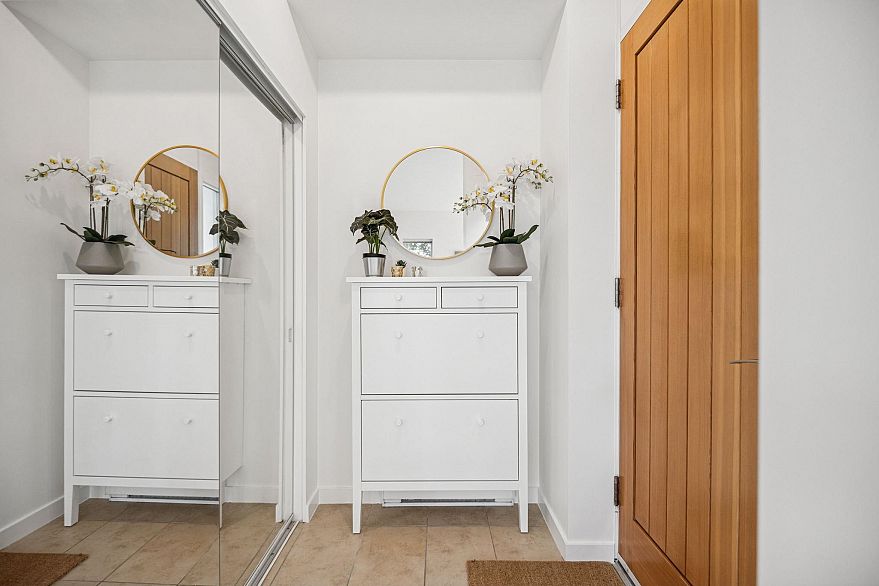 239 188 Keefer Place