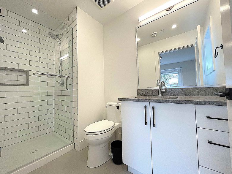 1633 SE Marine Drive