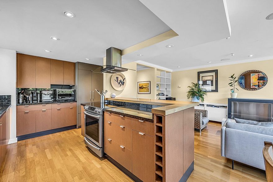 104 710 Chilco Street