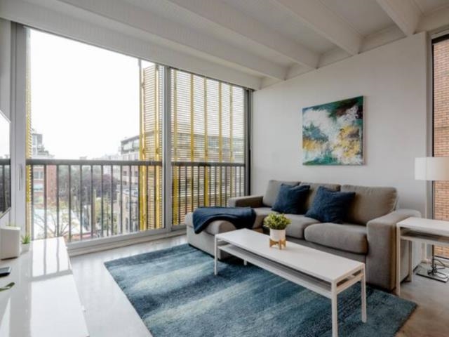 701 219 E Georgia Street