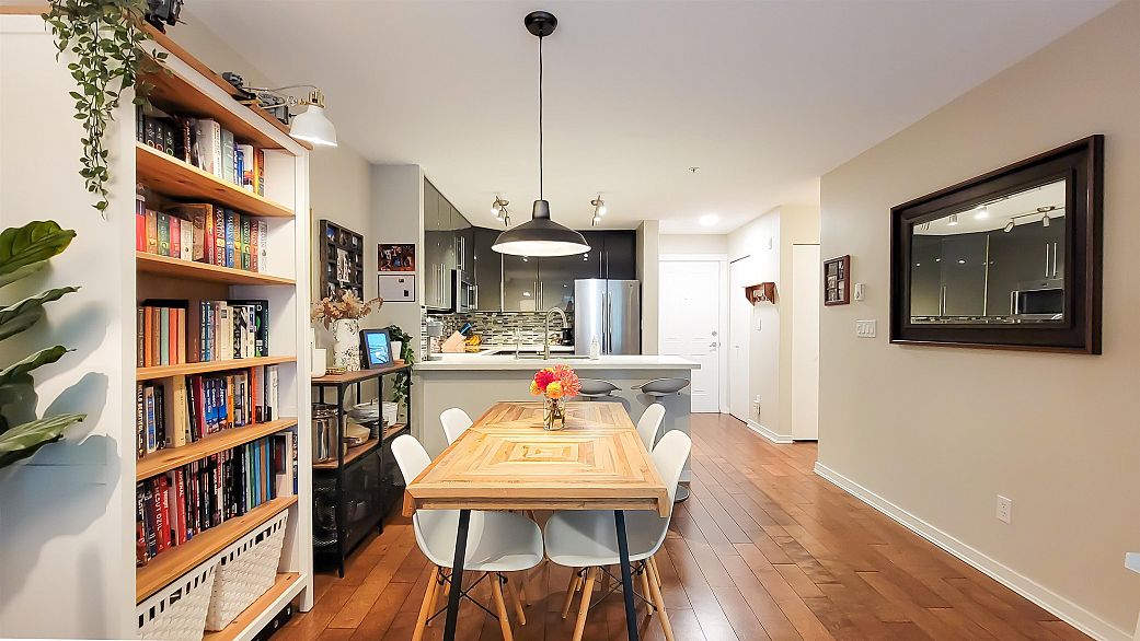 214 3038 Kent Avenue South E