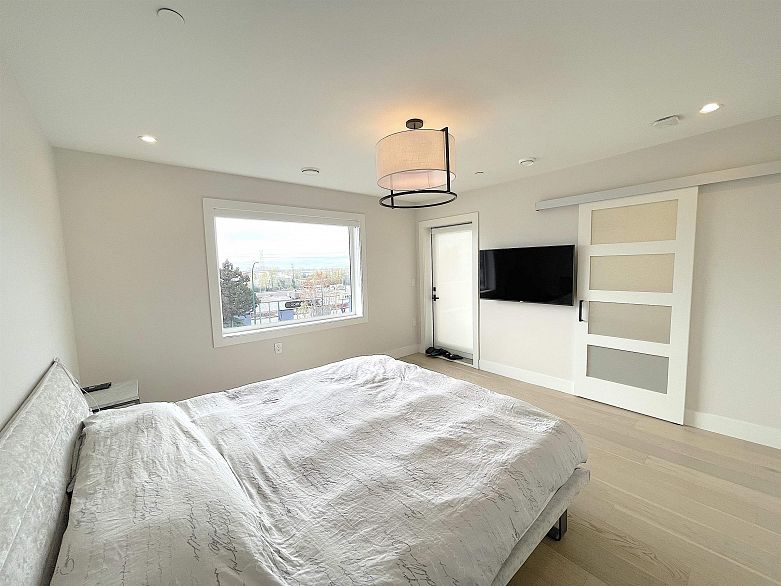 1633 SE Marine Drive