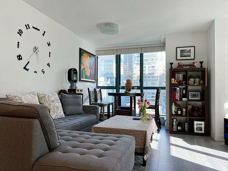 1706 1238 Melville Street