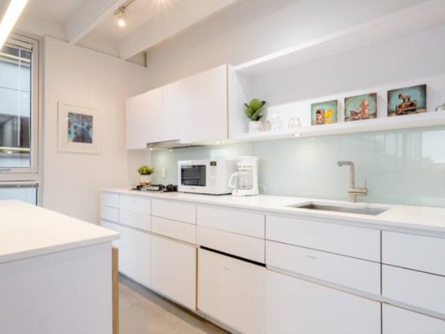 701 219 E Georgia Street