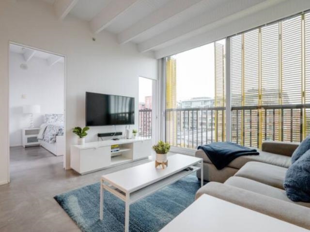 701 219 E Georgia Street