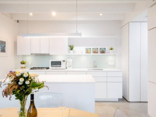 701 219 E Georgia Street