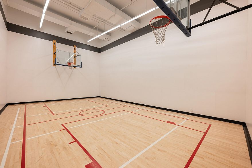 906 3557 Sawmill Crescent