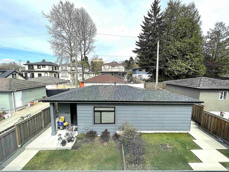 1633 SE Marine Drive