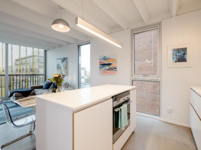 701 219 E Georgia Street