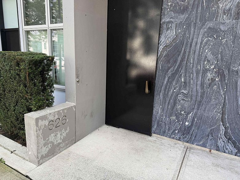 208 626 Alexander Street