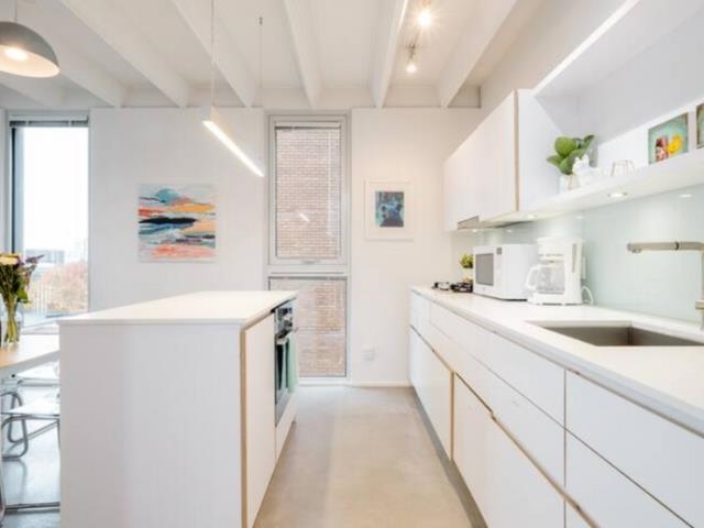 701 219 E Georgia Street