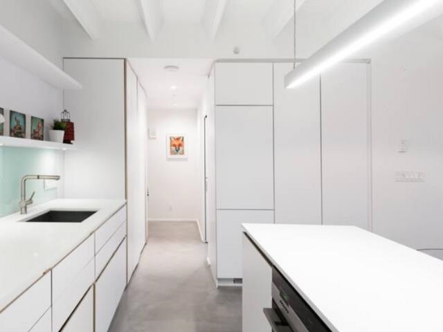 701 219 E Georgia Street