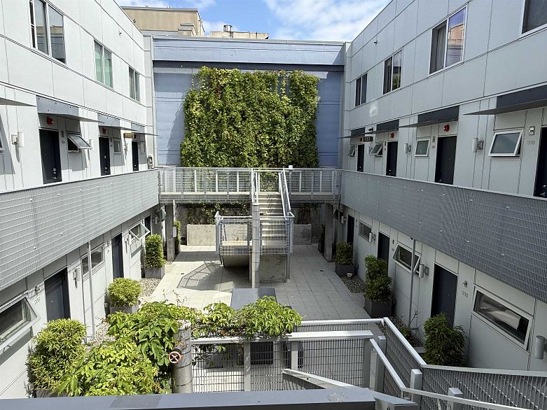 208 626 Alexander Street