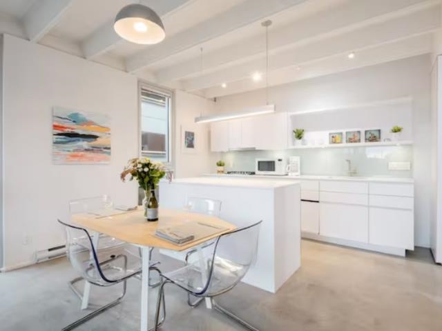 701 219 E Georgia Street