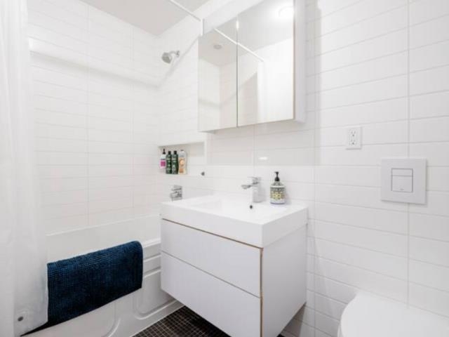 701 219 E Georgia Street