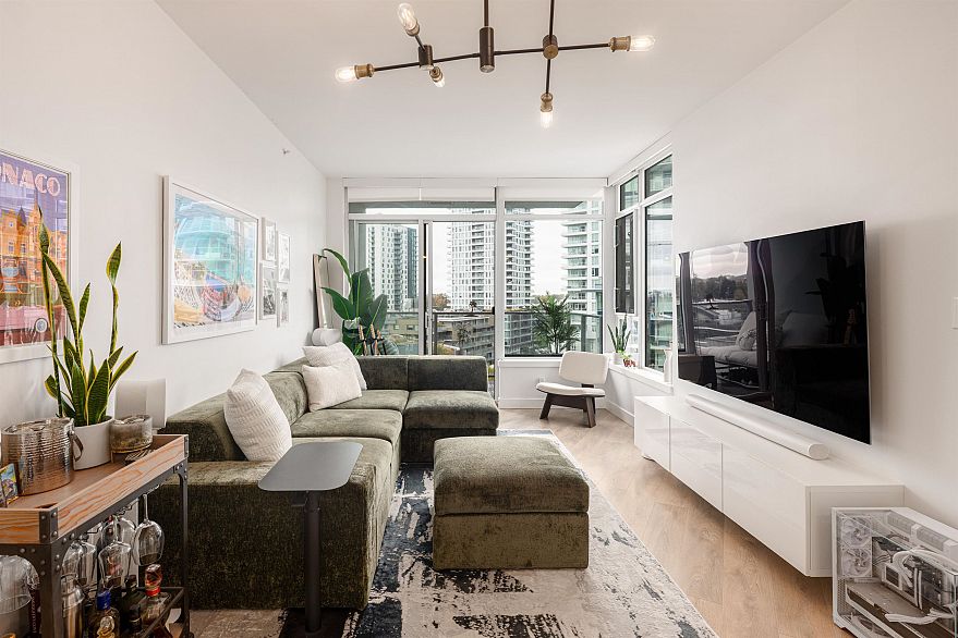 906 3557 Sawmill Crescent