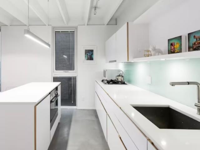 701 219 E Georgia Street