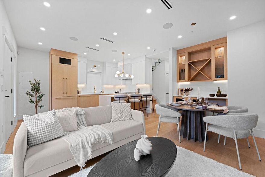 1 4549 W 11th Avenue