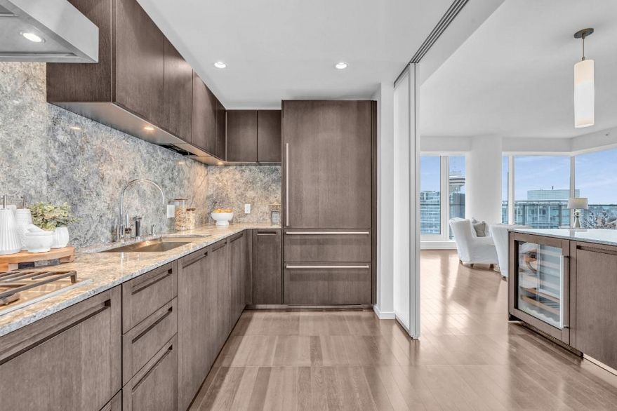 3503 1011 W Cordova Street