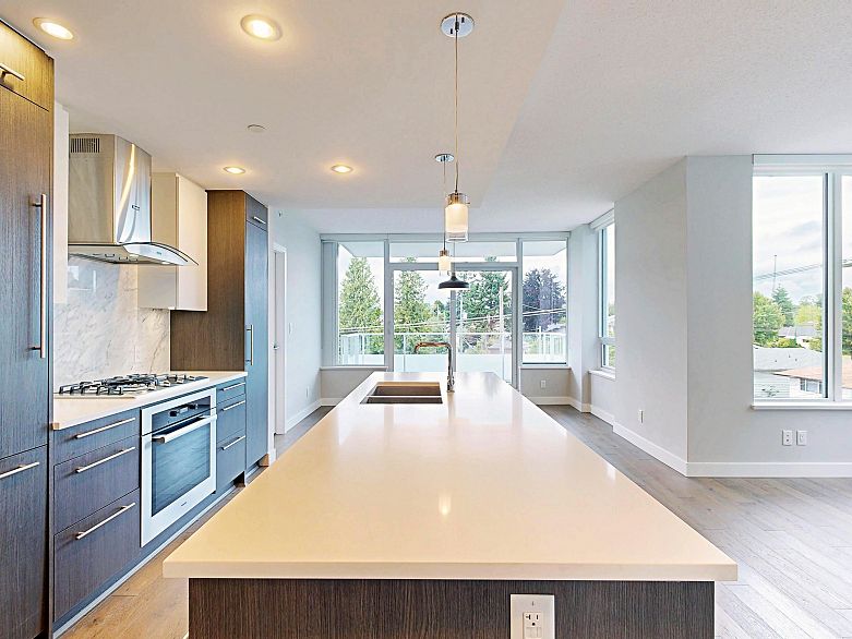 408 677 W 41st Avenue