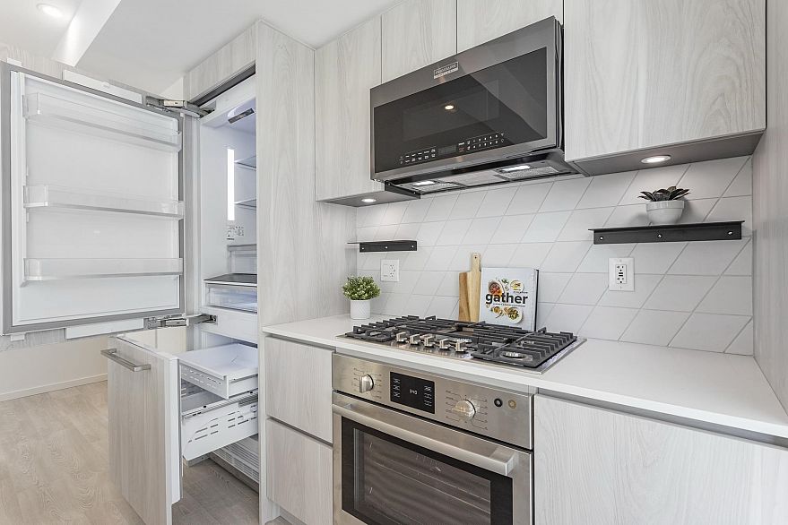 204 3264 Vanness Avenue