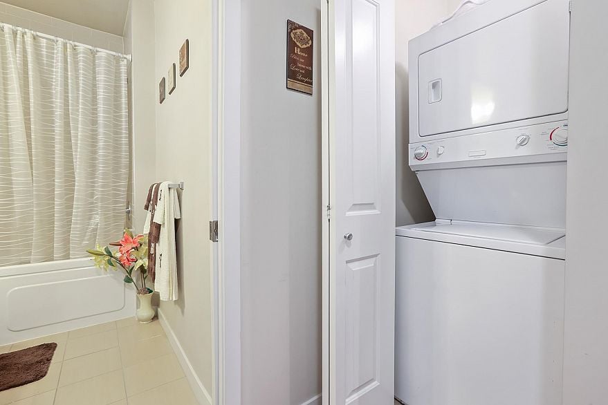 PH3 2239 Kingsway Street