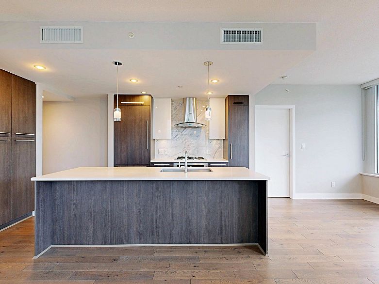 408 677 W 41st Avenue