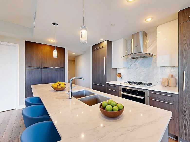 408 677 W 41st Avenue