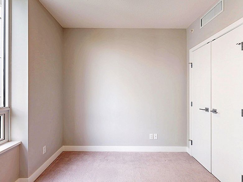 408 677 W 41st Avenue