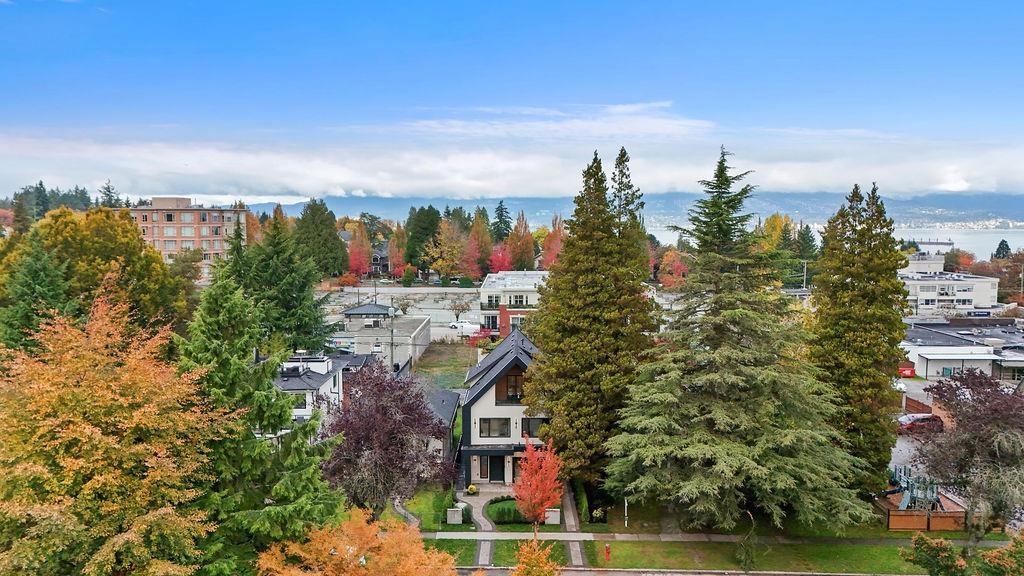 1 4549 W 11th Avenue