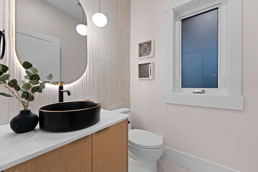 1 4549 W 11th Avenue