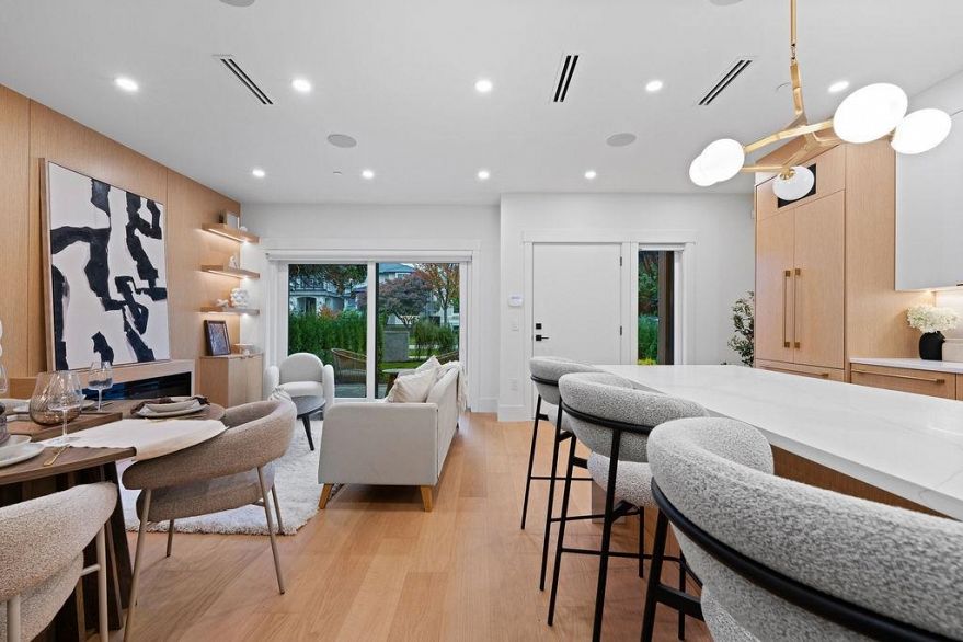 1 4549 W 11th Avenue