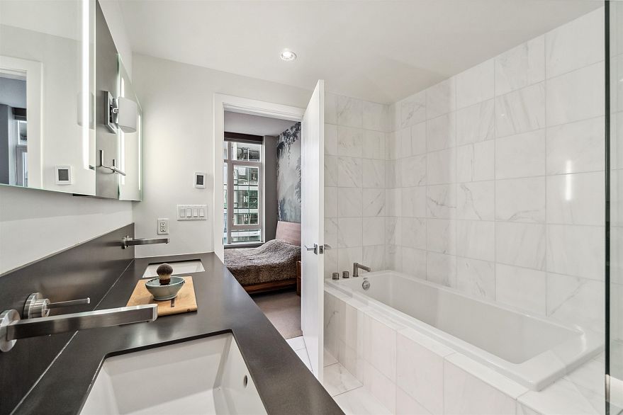 1601 1252 Hornby Street