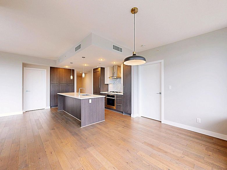 408 677 W 41st Avenue