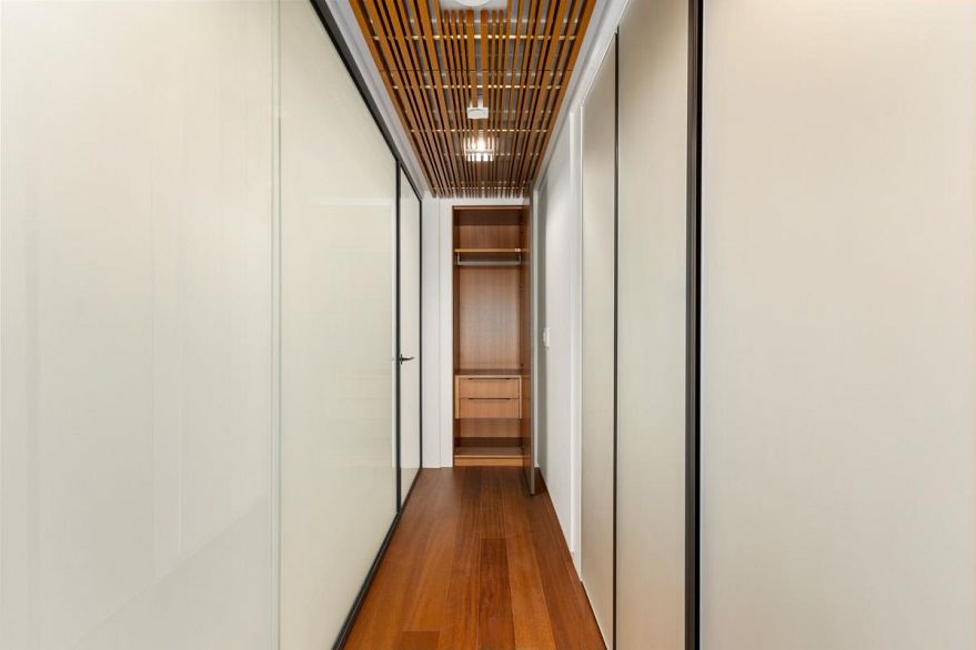 2406 1033 Nelson Street