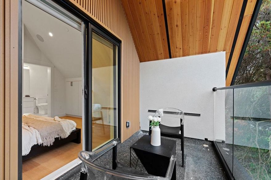 1 4549 W 11th Avenue